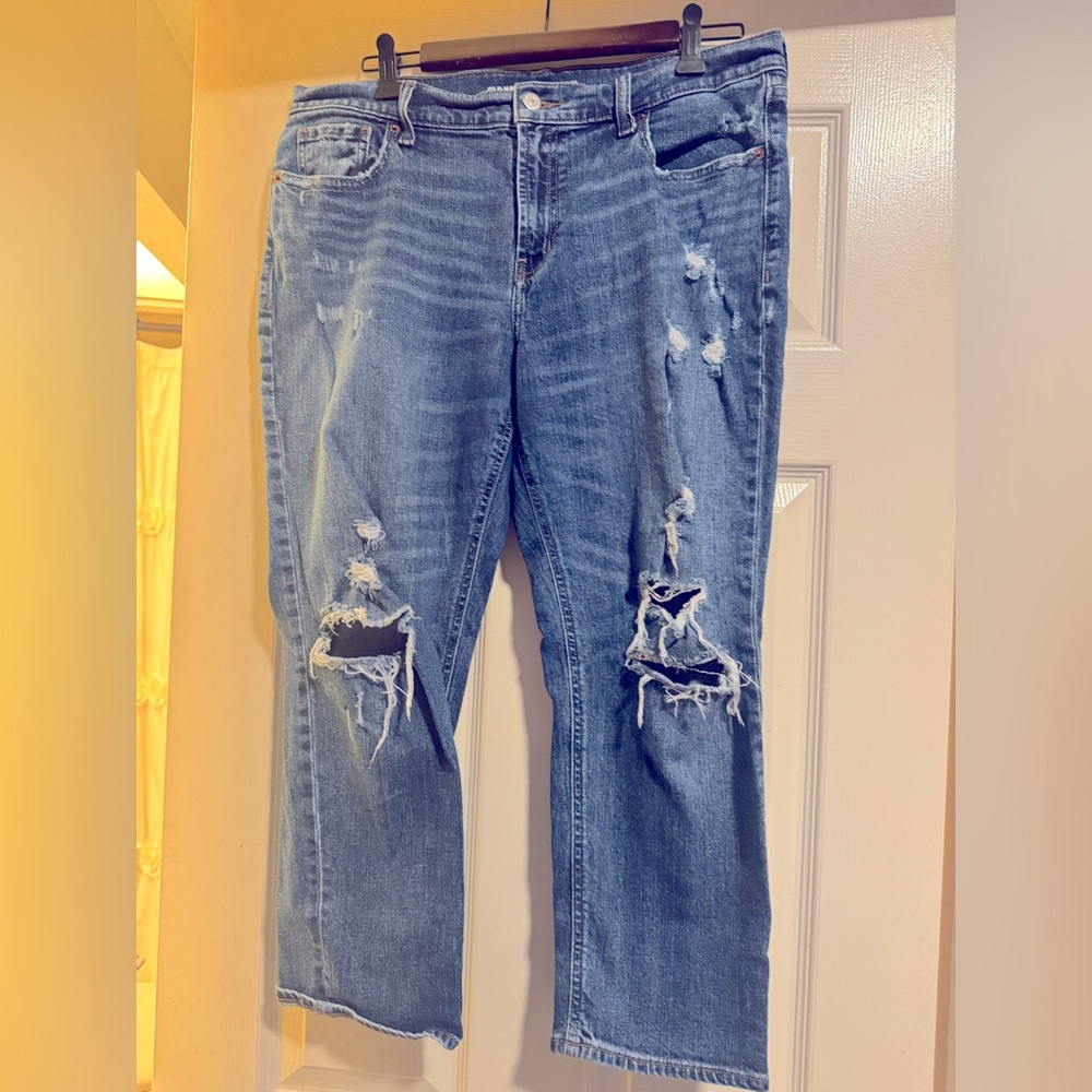 Mid Rise Old Navy women’s jeans size 12 petite ripped jeans 👖